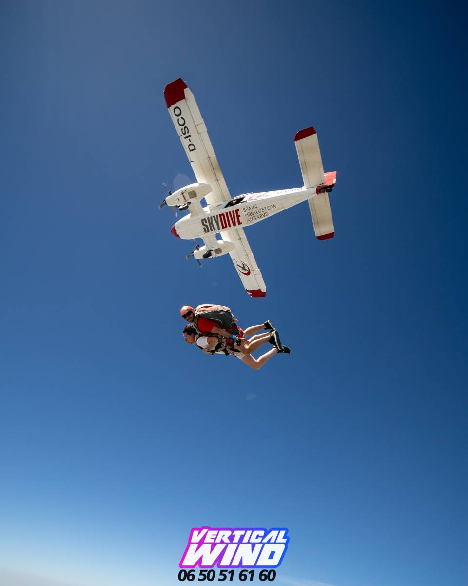 Saut en tandem à 4 000 mètres avec vue sur la vallée du Rhône | Parachutisme encadré près d’Avignon à Pujaut