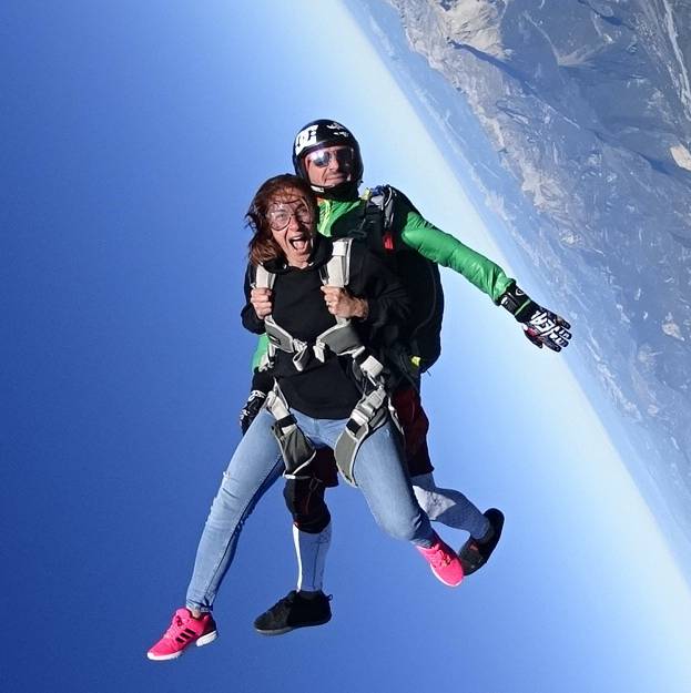 Team Building Parachutisme dans les Bouches-du-Rhône | Renforcez la Cohésion avec un Saut en Tandem