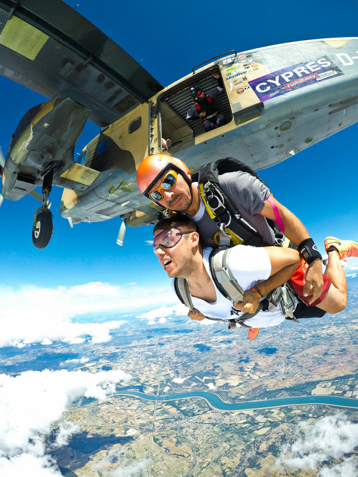 Tout savoir sur la sécurité d’un saut en parachute en tandem avec conseils d’experts près de Montpellier dans l'Hérault 34