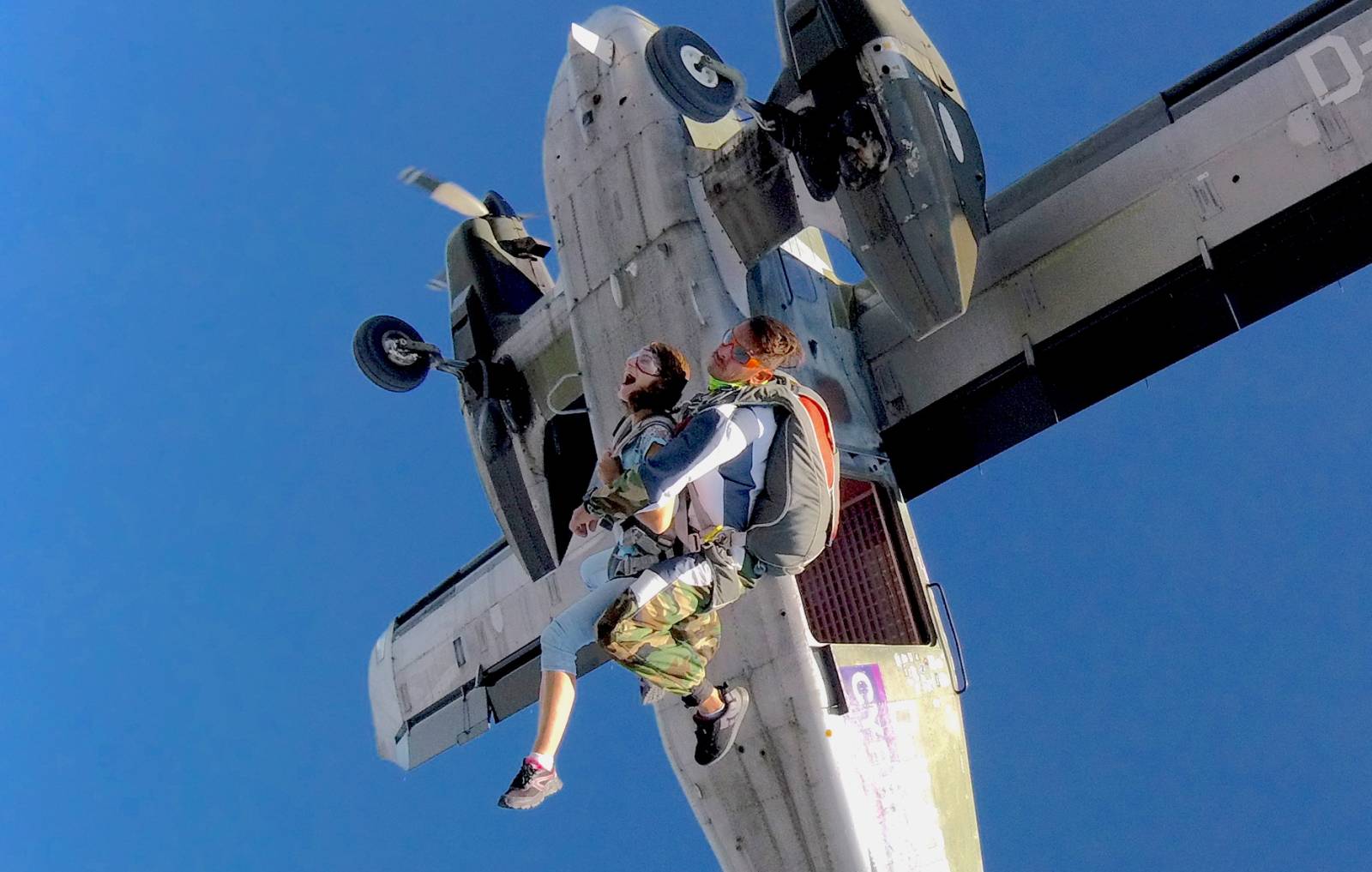 Séminaire d’Entreprise avec Saut en Parachute près de Montpellier | Cohésion d’Équipe et Sensations Fortes