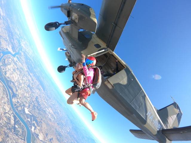 Saut en parachute au dessus de le mer à Montpellier