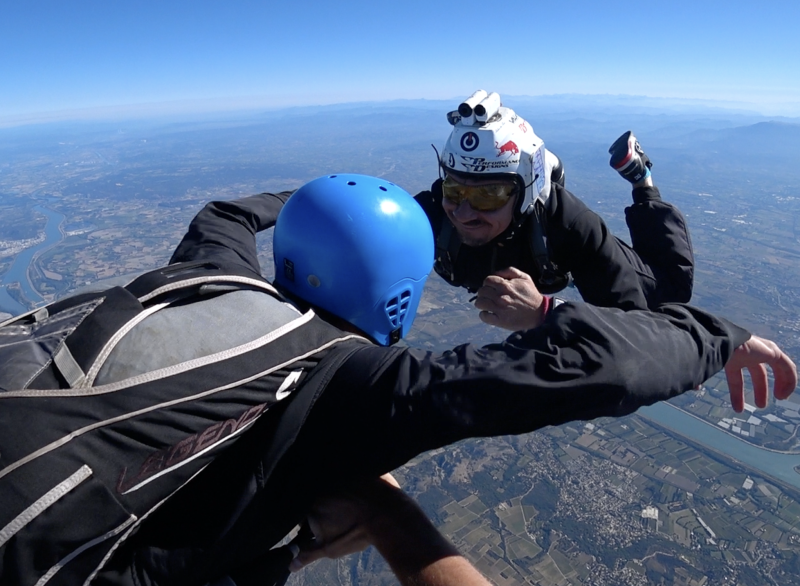 Stage PAC dans une école de parachutisme pour pouvoir sauter seul et être certifié rapidement proche de Montpellier dans l'Herault.