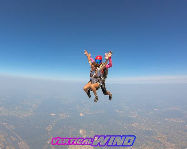 Saut en tandem au dessus du massif du Vercors dans la Drôme